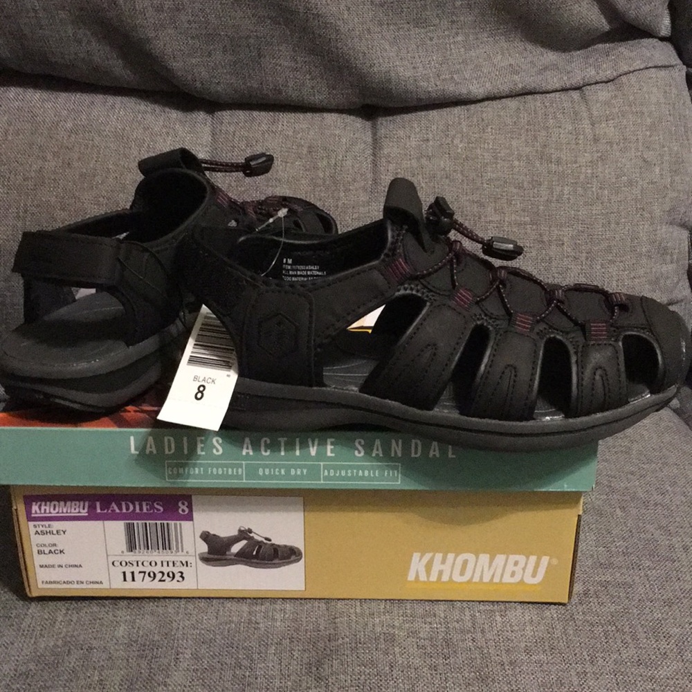 NWT Khombu Women’s Black Sport Sandals